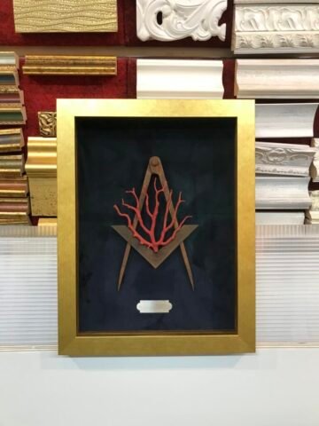 Cassetta Oro sfondo velluto blu