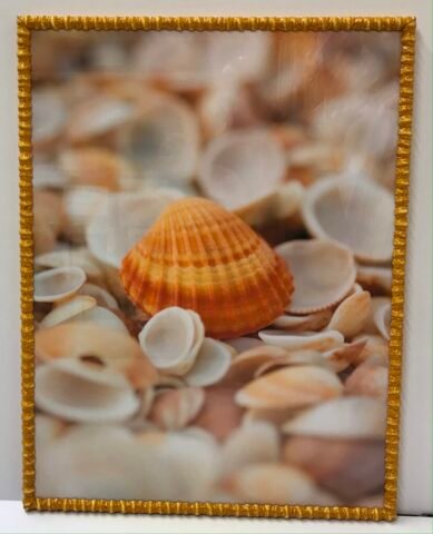 Moderna sagomata senape lucido Cornici Feeling at home - Corniceria